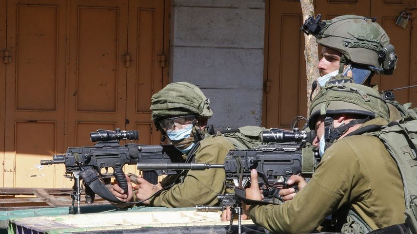 Soldados del Ej&eacute;rcito de Israel en Hebron, 30 kil&oacute;metros al sur de Jerusalem, el 2 de julio de 2020.