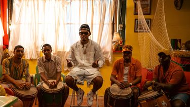 Myke Towers comparte sus ritmos caribeños en el disco Island Boyz