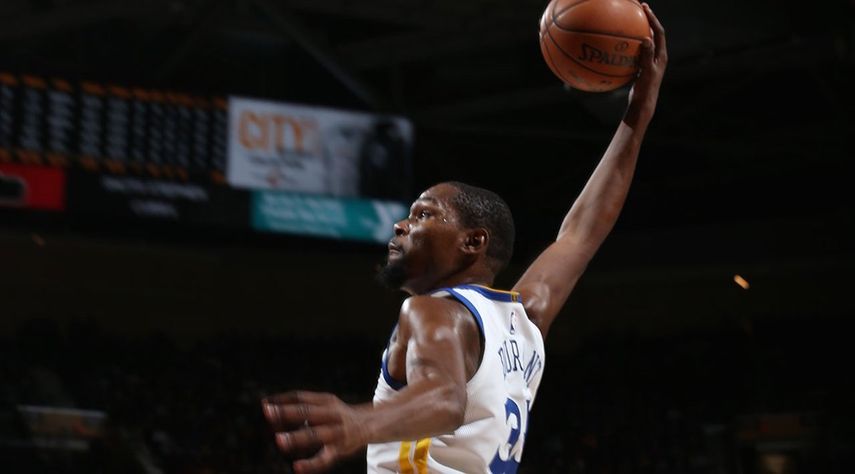 Kevin Durant se lució a la ofensiva con 32 puntos para Golden State.