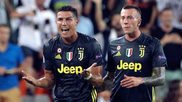 CR7 vio la tarjeta roja directa luego de agredir levemente a un jugador del conjunto español.