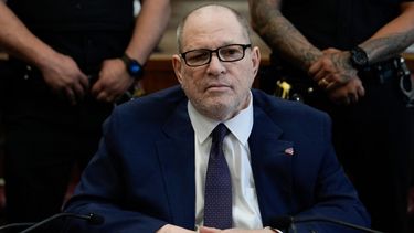 El deshonrado productor de cine de Hollywood, Harvey Weinstein, compareció ante el Tribunal Penal de Manhattan durante el juicio por violación y agresión sexual en su contra en la ciudad de Nueva York el 24 de abril de 2025.