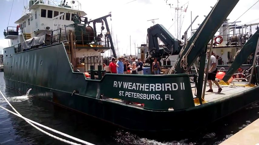 Los científicos de la USF, a bordo del&nbsp;R/V Weatherbird II,&nbsp;esperan recibir una calurosa acogida por parte de sus colegas cubanos.&nbsp;