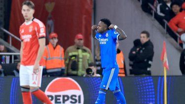 El brasileño Vinicius, del Real Madrid, celebra luego de anotar el primer y único gol de su equipo en un partido ante el Benfica, el 17 de febrero de 2026.