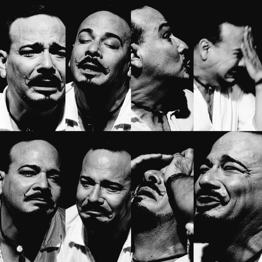 El actor Héctor Alejandro González, en la obra de teatro Maneras de usar el corazón por fuera.