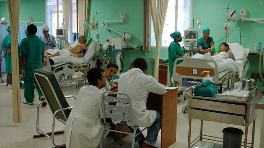 La propaganda oficial presenta el sistema de Salud Pública como uno de los logros de la Revolución.