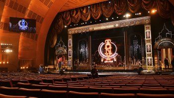 Una vista del escenario previo al comienzo de la 73a entrega de los Premios Tony en el Radio City Music Hall de Broadway, en Nueva York, el 9 de junio de 2019. 