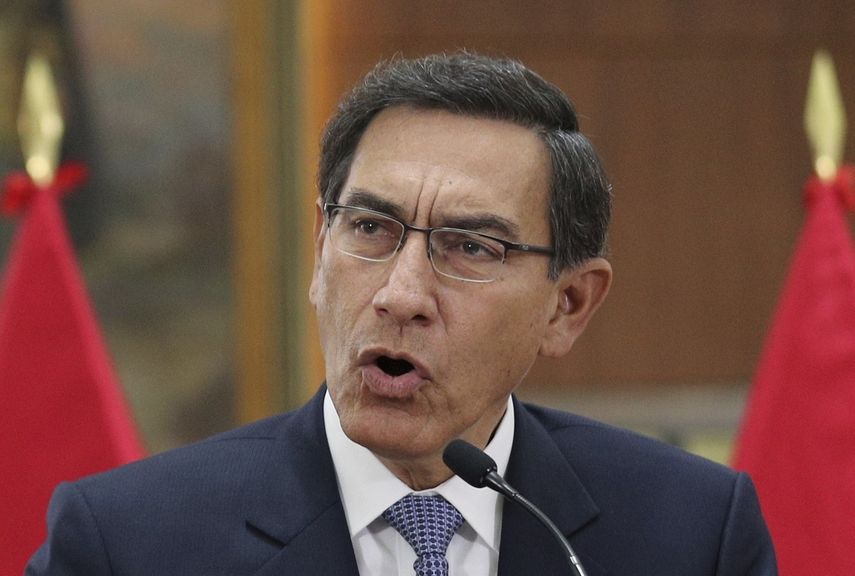 El presidente peruano, Martín Vizcarra, envía un mensaje a la nación desde el Palacio de Gobierno después de una reunión de gabinete en Lima, Perú, el viernes 27 de septiembre de 2019.