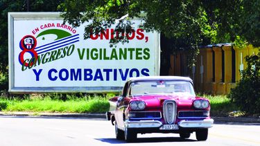 Los Comités de Defensa de la Revolución son la base de la vigilancia colectiva en las cuadras y barriadas de los 168 municipios existentes en la Isla.