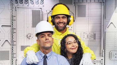 Gustavo Finol, Simon Ruiz y Monica Quintero, en una escena de la obra Nuclear.