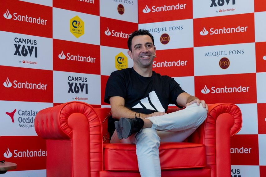 El entrenador Xavi Hernández en la presentación de su Campus Xavi Hernández by Santander en el Santander Work Café de Passeig de Gràcia número 54 de Barcelona