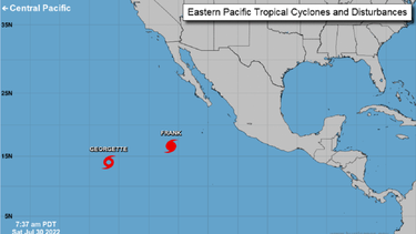 El recién formado huracán Frank ganaba rápidamente fuerza el sábado frente a la costa mexicana del Pacífico, pero estaba lejos de ser una amenaza para tierra.