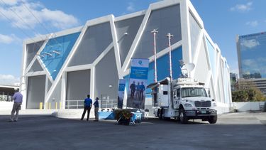 Vista parcial de una moderna subestación de FPL.