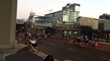 una competencia de ciclismo fue suspendida...¡por el viento!