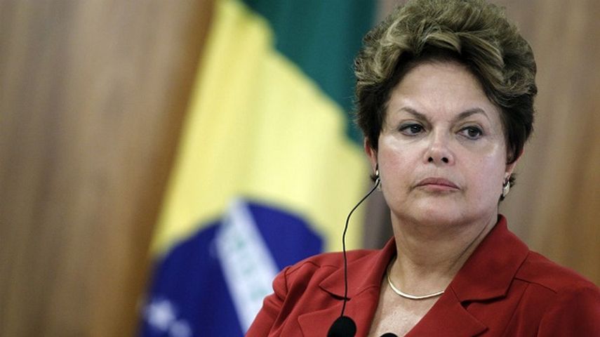 Rousseff fue suspendida de sus funciones por decisión del Senado brasileño por estar acusada de irregularidades en el manejo de los presupuestos (TWITTER/@enpaiszeta)