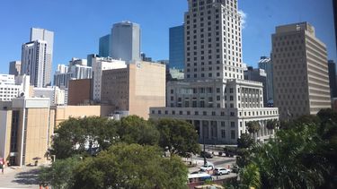 Foro panorámica de la actual Corte civil, localizada en el downtown de Miami, edificio llamado Cielito Lindo