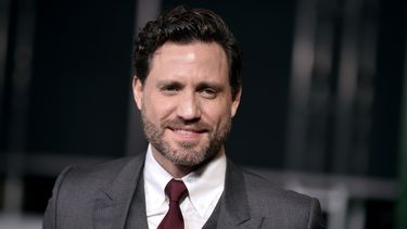 Édgar Ramírez llega al estreno de The Irishman en el Teatro Chino TCL de Los Ángeles el 24 de octubre de 2019. Ramírez quiere que la gente entienda que aunque el mundo ha comenzado a salir de la pandemia, la lucha aún no termina.&nbsp;