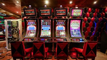 Máquinas tragamonedas en el interior del crucero