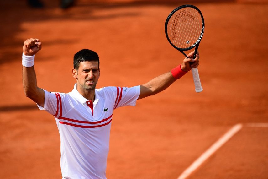 El serbio Novak Djokovic celebra tras vencer al uruguayo Pablo Cuevas durante el partido de la segunda ronda del&nbsp; Roland Garros 2021 el 3 de junio de 2021 &nbsp; &nbsp;