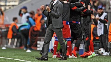 El Bayern logró su vigésimo quinto título y el segundo para su entrenador. (EFE)