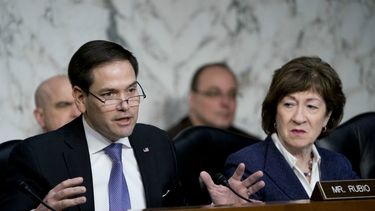 El senador Marco Rubio, republicano por Florida, izquierda, acompañado por la senadora Susan Collins, republicana por Maine, derecha, habla ante una audiencia del Comité de Inteligencia del Senado sobre seguridad electoral en Capitol Hill en Washington.