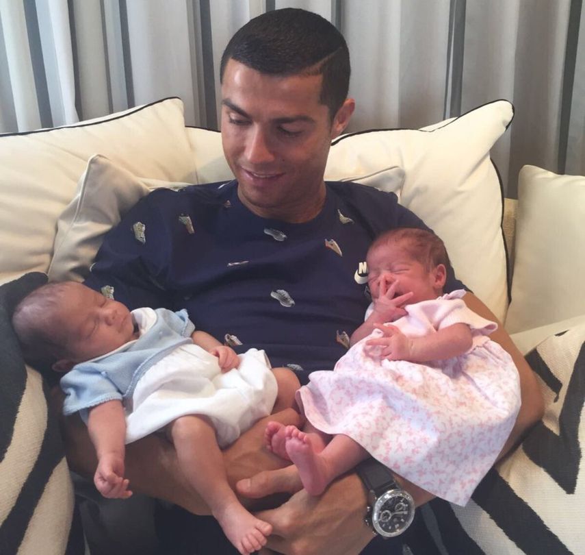 Con la llegada de Eva y Mateo, el astro del Real Madrid ya tiene tres hijos.