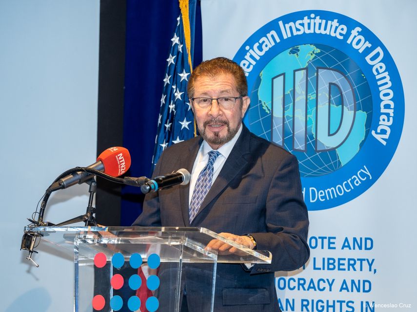 Carlos Sánchez Berzaín, director del IID.