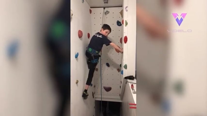 Un padre crea un roc&oacute;dromo en casa para entretener a sus hijos durante el confinamiento.&nbsp;