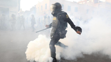 Policía peruana reprime manifestante que marcharon pacíficamente en contra del gobierno del presidente Pedro Castillo.&nbsp;