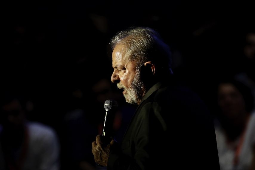 &nbsp;El expresidente Luiz Inácio Lula da Silva habla durante una reunión con líderes izquierdistas actuales y anteriores de América Latina, mientras lidera las primeras encuestas antes de las elecciones presidenciales de octubre en Brasil, en Río de Janeiro, Brasil, el miércoles 30 de marzo de 2022.&nbsp;