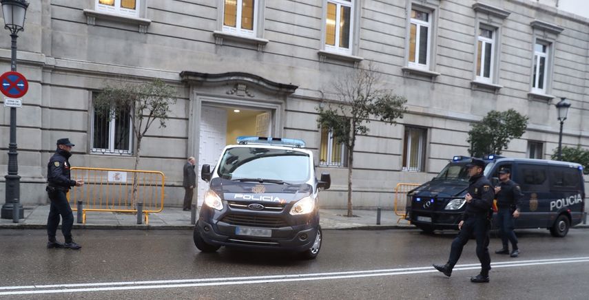 &nbsp;El furgón policial con el candidato a la Presidencia del Govern, Jordi Turull; la expresidenta del Parlament Carme Forcadell; y los exconsellers Raül Romeva, Josep Rull y Dolors Bassa a su salida del Tribunal Supremo.&nbsp;