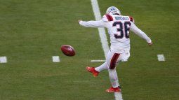 El pateador número 36 de los New England Patriots, Andrés Borregales, realiza la patada inicial durante el Super Bowl LX entre los New England Patriots y los Seattle Seahawks en el Levis Stadium en Santa Clara, California, el 8 de febrero de 2026. El pateador número 36 de los New England Patriots, Andrés Borregales, realiza la patada inicial durante el Super Bowl LX entre los New England Patriots y los Seattle Seahawks en el Levis Stadium en Santa Clara, California, el 8 de febrero de 2026.