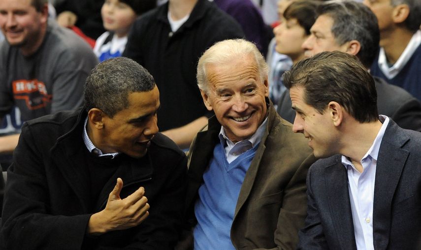 Hunter Biden (der) junto al expresidente Barack Obama y su padre Joe Biden.