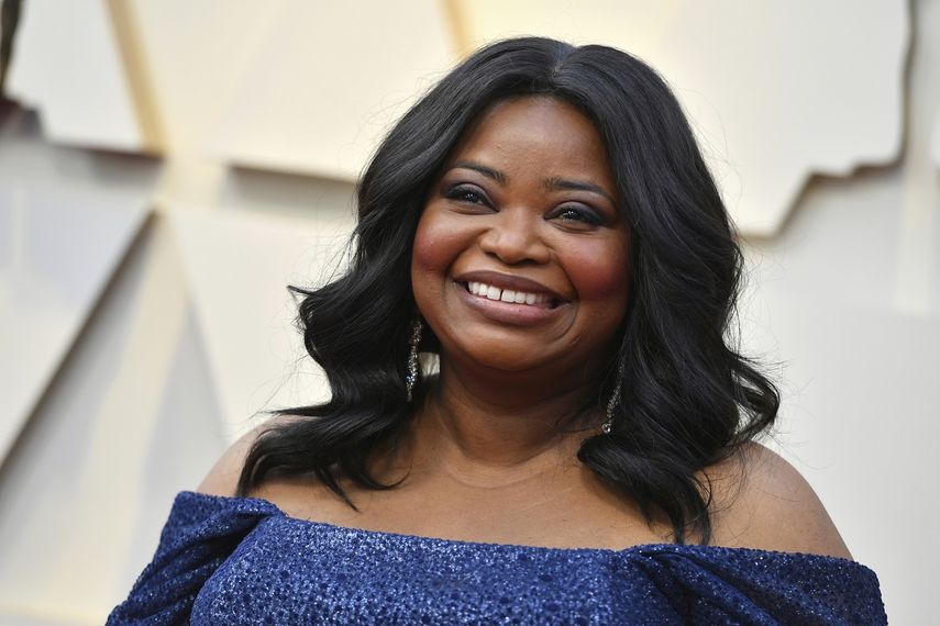 Octavia Spencer llega a la pasada entrega de los Oscar en el Teatro Dolby, en Los Angeles. La actriz pide que Hollywood contrate m&aacute;s actores con&nbsp;discapacidades.