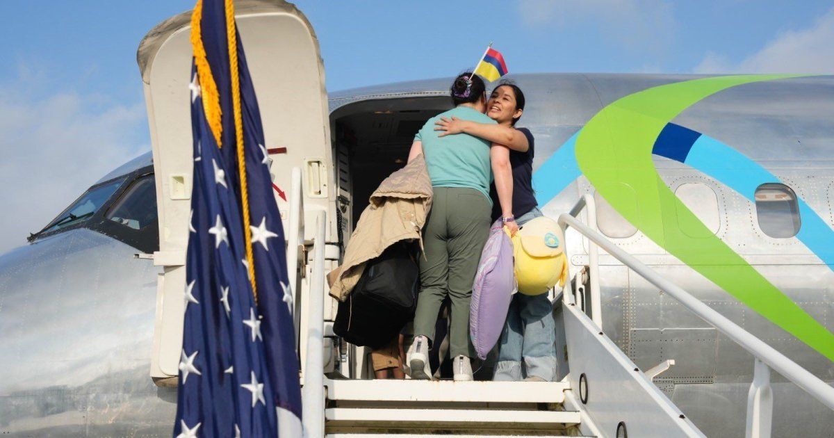 EEUU lleva a cabo primer vuelo de migrantes que se “autodeportan”