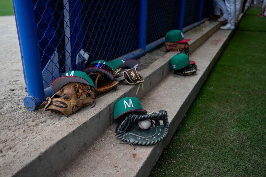 La indumentaria de la selección de México durante el juego contra Panamá en el béisbol de los Juegos Panamericanos en Santiago, Chile, el viernes 27 de octubre de 2023.&nbsp;