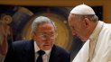 Papa Francisco admite buena relación con el dictador Raúl Castro