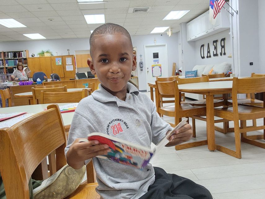 Mason Hernández García, el niño de seis años diagnosticado con autismo no verbal, permanecía hospitalizado en estado crítico tras sufrir graves lesiones presuntamente provocadas por golpizas dentro de su vivienda en North Miami Beach.