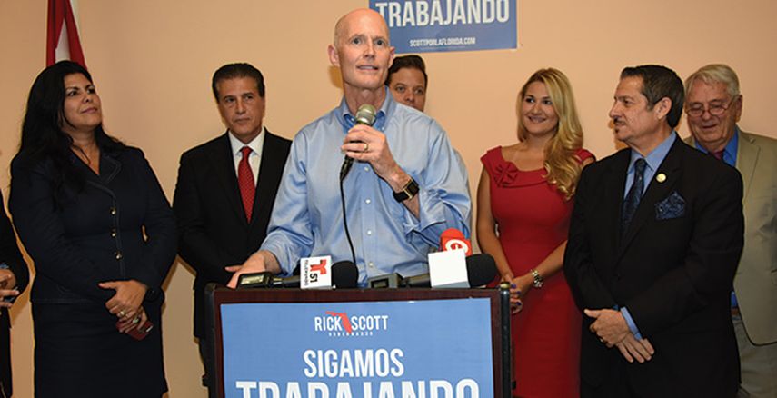Miembros del Consejo Municipal de Hialeah acompañaron a Scott. (Giselle Santalucci)