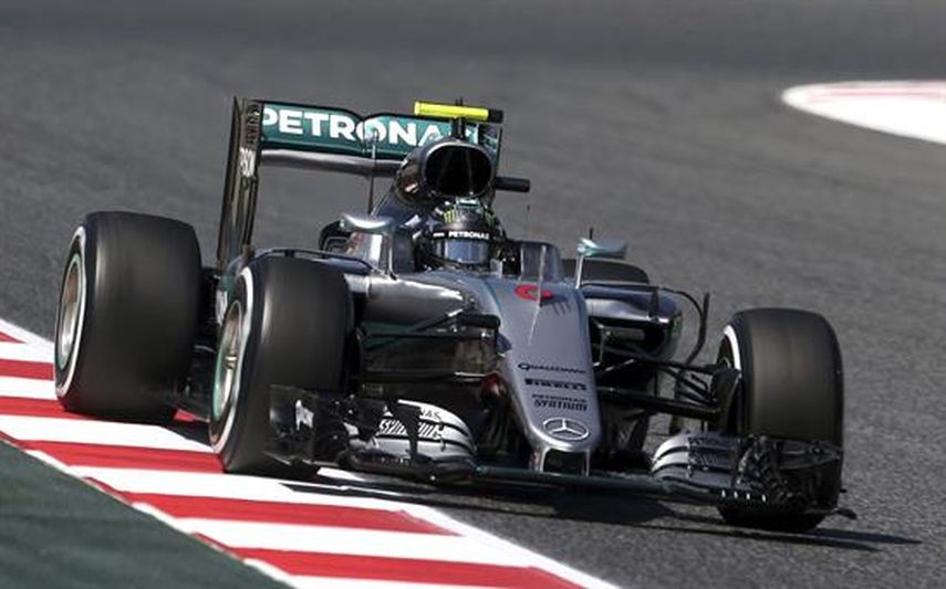 El piloto alemán de la escudería Mercedes, Nico Rosberg, durante la primera sesión de entrenamientos libres del GP de España. (EFE)