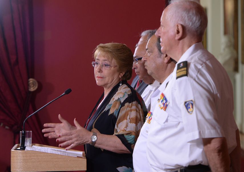 Bachelet reiteró además sus agradecimientos a los bomberos, que en Chile son voluntarios, por la labor desempeñada durante las últimas semanas.