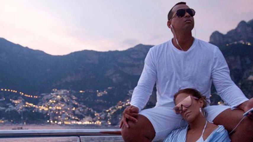 La pareja disfruta de un tórrido romance.&nbsp;