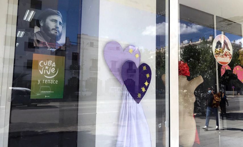 Decorado por el Día de los Enamorados en una tienda de La Habana, Cuba.&nbsp;