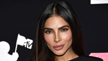 Alejandra Espinoza llega a los MTV Video Music Awards el martes 12 de septiembre de 2023 en el Prudential Center en Newark, Nueva Jersey. La actriz fue parte del selecto grupo de latinos que deslumbró en la alfombra rosada de los VMAs.