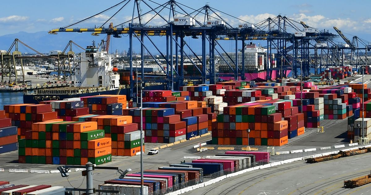 EEUU impone nuevas tarifas portuarias a barcos chinos mientras Trump anuncia “conversaciones” con Pekín