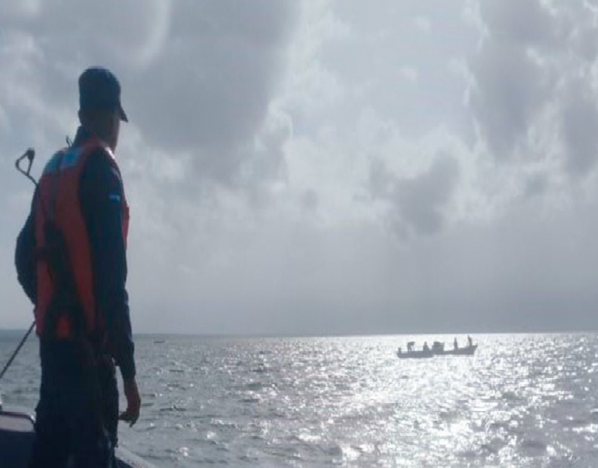 Cinco migrantes murieron, entre ellos dos niños egipcios de 6 y 9 años, tras el naufragio de una lancha con 17 migrantes a bordo, en aguas del Caribe de Nicaragua.