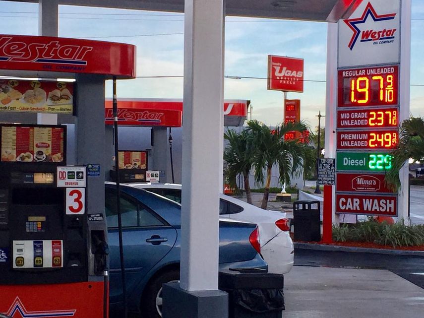 Estaci&oacute;n de gasolina en Miami-Dade.