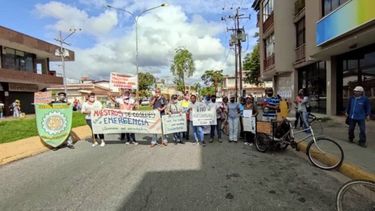 Educadores venezolanos se manifiestan en las calles en exigencia de reivindicaciones laborales y en protesta por el mal estado de las instalaciones educativas.