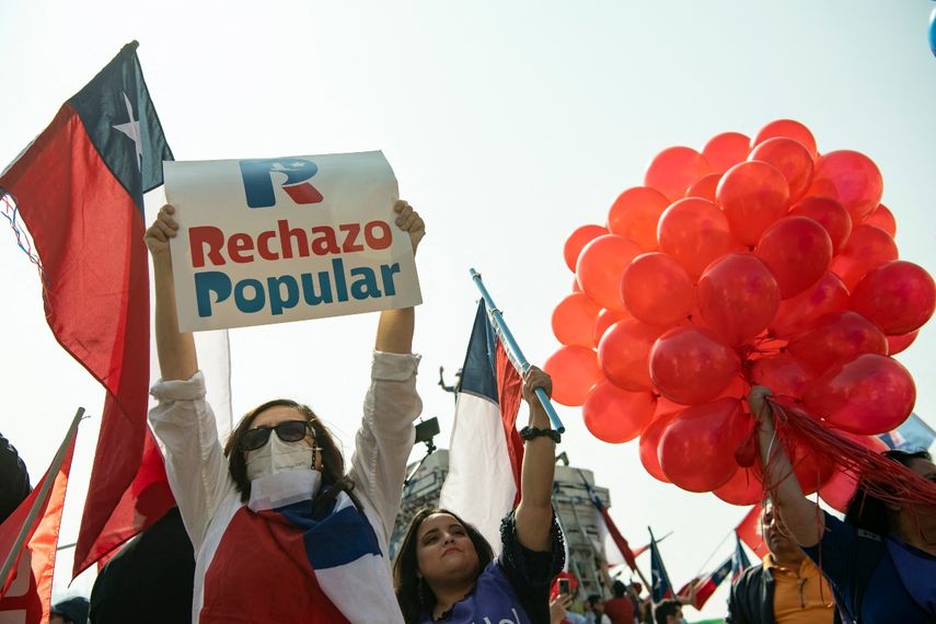Manifestantes en contra del proyecto de&nbsp; nueva Constitución en Chile.&nbsp;