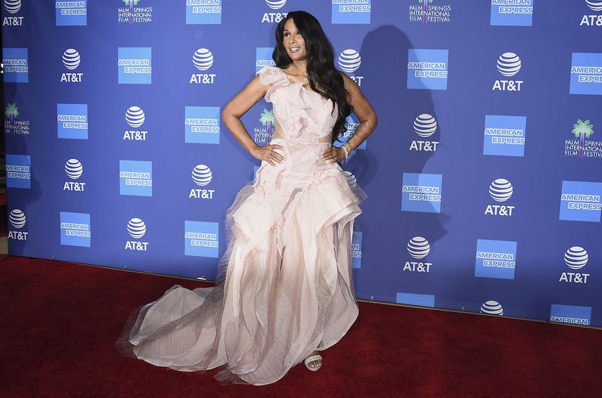 En esta foto de archivo, Beverly Johnson llega a la 31a gala anual de premios del Festival Internacional de Cine de Palm Springs el jueves 2 de enero de 2020 en Palm Springs, California.