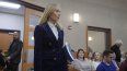 Gwyneth Paltrow ingresa a la sala del tribunal para su juicio, el jueves 30 de marzo de 2023, en Park City, Utah, donde era acusada en una demanda de chocar contra un esquiador durante unas vacaciones familiares en 2016.